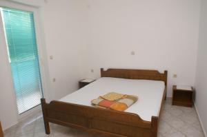 Postel nebo postele na pokoji v ubytování Apartments by the sea Zubovici, Pag - 4130