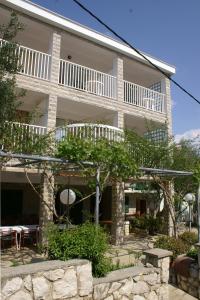 Zdjęcie z galerii obiektu Rooms by the sea Jakisnica, Pag - 4076 w mieście Lun