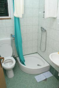 Koupelna v ubytování Apartments by the sea Brodarica, Sibenik - 4242