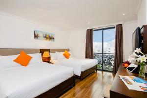 Postel nebo postele na pokoji v ubytování Roliva Hotel & Apartment Danang