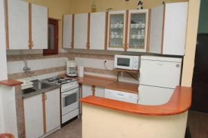 Fotografie z fotogalerie ubytování Apartments with a parking space Grebastica, Sibenik - 4261 v destinaci Grebaštica