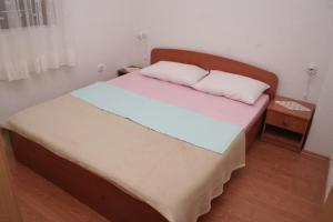 Fotografie z fotogalerie ubytování Apartments with a parking space Grebastica, Sibenik - 4261 v destinaci Grebaštica