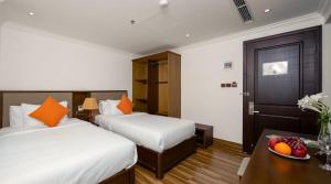 Postel nebo postele na pokoji v ubytování Roliva Hotel & Apartment Danang
