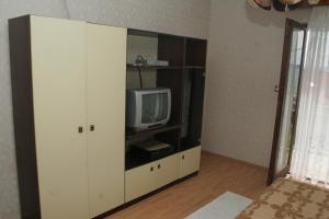 TV a/nebo společenská místnost v ubytování Apartment Brodarica 4221b