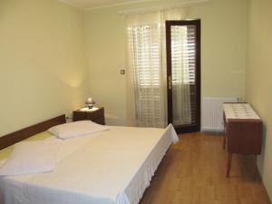 Postel nebo postele na pokoji v ubytování Apartment Brodarica 4221b