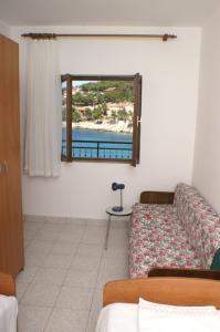a living room with a couch and a window at Apartment Bilo 4189c in Podgreben