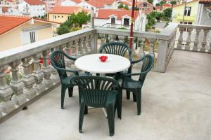 Balkón nebo terasa v ubytování Apartments with a parking space Vodice - 4214