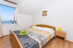 מיטה או מיטות בחדר ב-Apartment Slatine 1126b