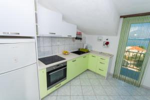 Kuchyňa alebo kuchynka v ubytovaní Apartment Slatine 1126b