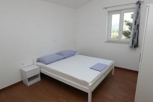 Postel nebo postele na pokoji v ubytování Apartment Kustici 4086e