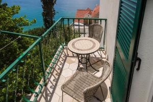 Balkón nebo terasa v ubytování Apartments by the sea Pisak, Omis - 1067