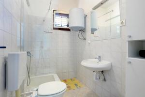 Kúpeľňa v ubytovaní Apartments and rooms by the sea Arbanija, Ciovo - 1125 + 26 fotografií