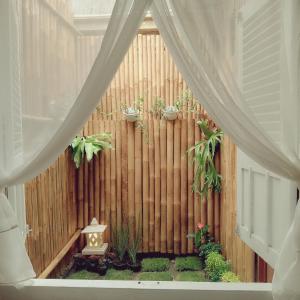 Ein Garten an der Unterkunft The Bloomy House