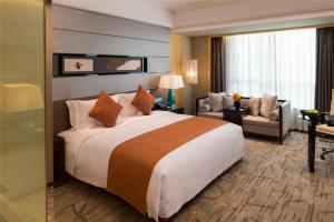 Postel nebo postele na pokoji v ubytování Swissôtel Guangzhou
