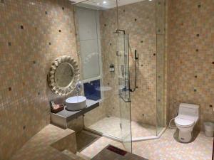 Un baño de You Want Motel