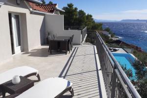Fotografie z fotogalerie ubytování Seaside apartments with a swimming pool Mudri Dolac, Hvar - 4050 v destinaci Vrbanj