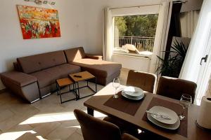 Fotografie z fotogalerie ubytování Seaside apartments with a swimming pool Mudri Dolac, Hvar - 4050 v destinaci Vrbanj
