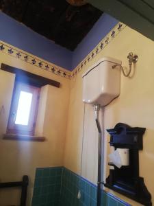 a bathroom with a toilet and a window at Casa caratteristica nel Parco del Cilento in Cuccaro Vetere