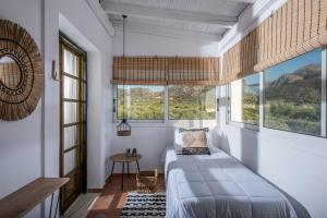 A bed or beds in a room at DIEVANDI SEAVIEW VILLA