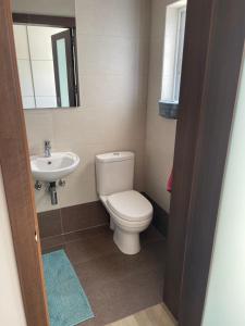 A bathroom at Windjammer