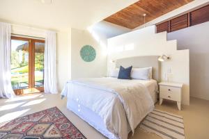 Postel nebo postele na pokoji v ubytování The Villino at Cypress Ridge Estate - Stay Waiheke