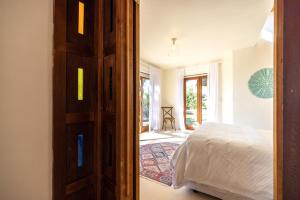 Postel nebo postele na pokoji v ubytování The Villino at Cypress Ridge Estate - Stay Waiheke