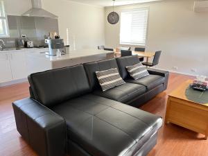 Gallery image of Page 3BR House, Free WiFi, Netflix, Parking in Weetangerra