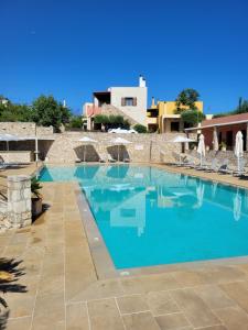 The swimming pool at or close to Wormwood - Morfi Village