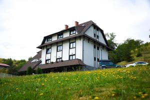 Zgrada u kojoj se nalazi pansion sa uslugom doručka