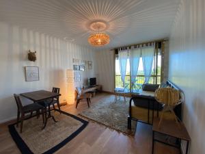 Fotografia z galérie ubytovania Studio équipée et balcon avec vue dégagée v destinácii Montrichard