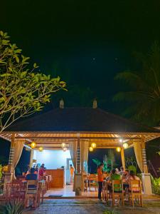 Restaurace v ubytování Mahaloka Valley Nusa Penida