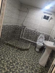 Koupelna v ubytování Golden Beach Sevan