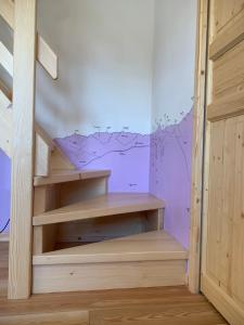 Chalet Baita delle Favole di RosaRita emeletes ágyai egy szobában