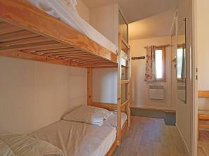 Appartement Montvalezan-La Rosière, 2 pièces, 6 personnes - FR-1-398-503にある二段ベッド