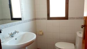 Koupelna v ubytování Villa 'El Cortijo' con piscina privada