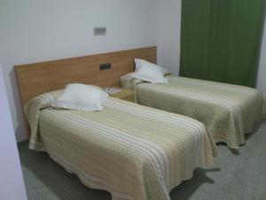 A bed or beds in a room at Hotel Albanta
