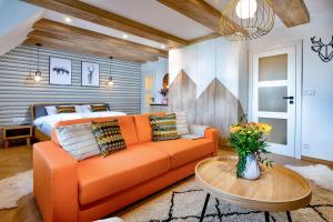 Posedenie v ubytovaní TATRYSTAY Cactus Luxury Villa High Tatras private Wellness + 37 fotografií