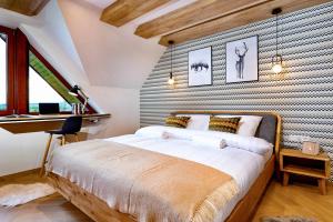 Posteľ alebo postele v izbe v ubytovaní TATRYSTAY Cactus Luxury Villa High Tatras private Wellness