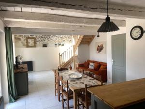 a living room with a table and a couch at Maison de charme au cœur des vignes et Gironde in Gauriac