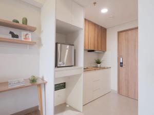 Küche/Küchenzeile in der Unterkunft Fika Rooms Tangerang By Skandinavia