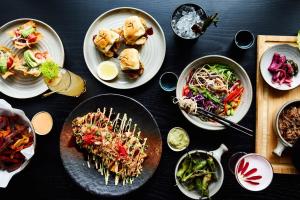 Opciones de comida o cena disponibles para los clientes de Hotel Kabuki, part of JdV by Hyatt