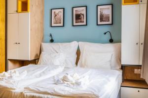 Postel nebo postele na pokoji v ubytování Zsóry Liget Camping & Resort