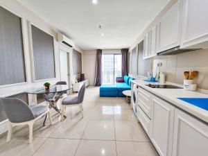 Kuchyň nebo kuchyňský kout v ubytování Cozy Suite @ I-City