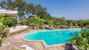 Afbeelding uit fotogalerij van VILLA DUE VIGNE 8, Emma Villas in Monte Castello di Vibio