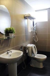 Bilik mandi di D'sky Inn Hotel Shah Alam