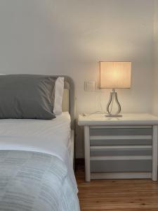 A bed or beds in a room at Katie's Lemon Tree House