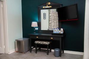 a black dressing table with a mirror and a stool at Montclair Hotel and Casino in Nyanga