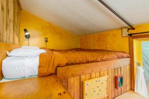 Postel nebo postele na pokoji v ubytování Alpina Cabin