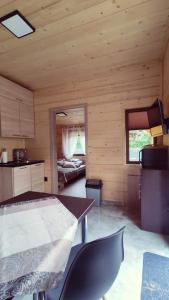 a room with a table and chairs in a cabin at Agroturystyka Rancho Łęg in Kruszyna