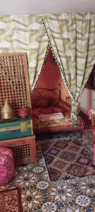 Una cama o camas en una habitación de Riad lala zakia 199 fotos más